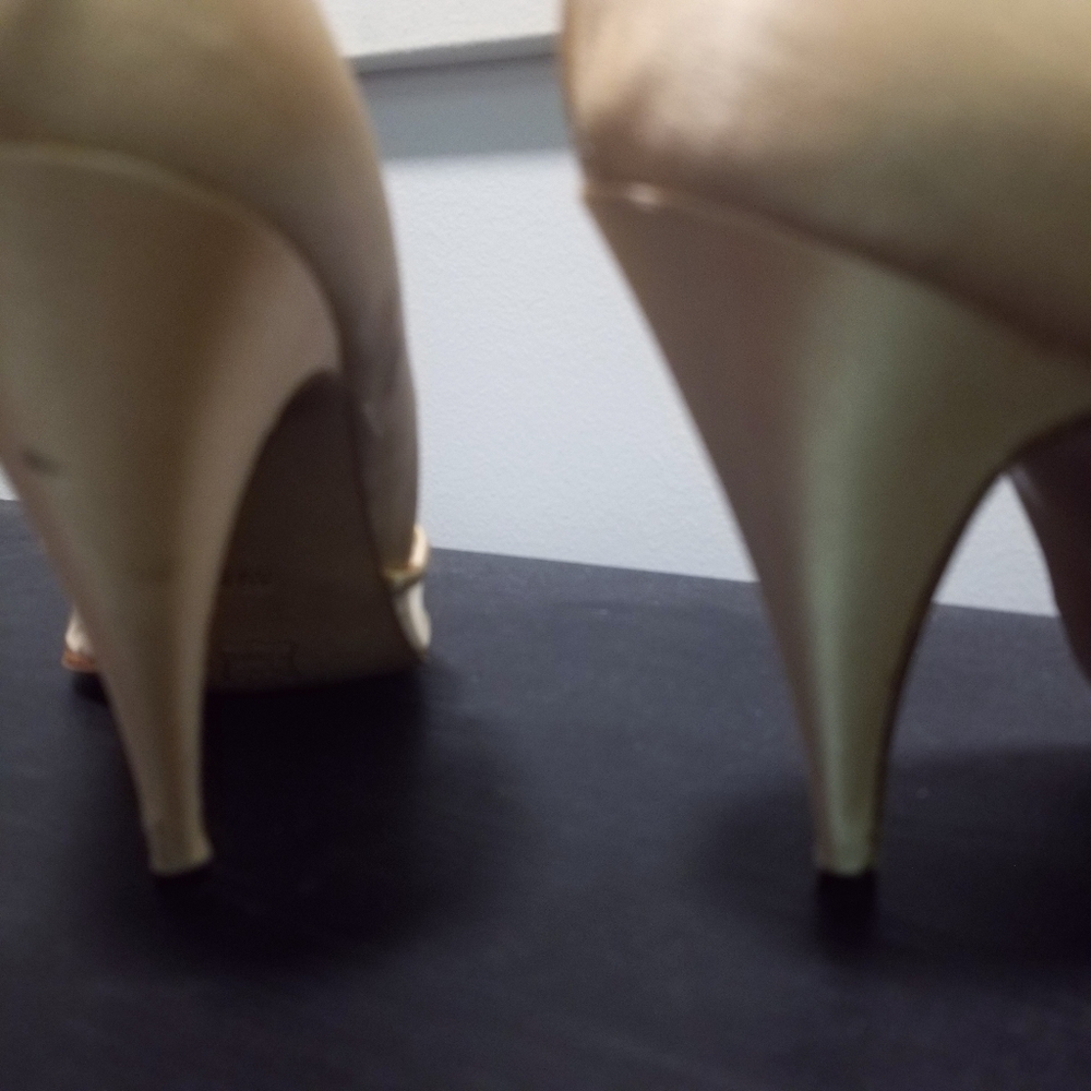 Shoes - Picture 4 of 7